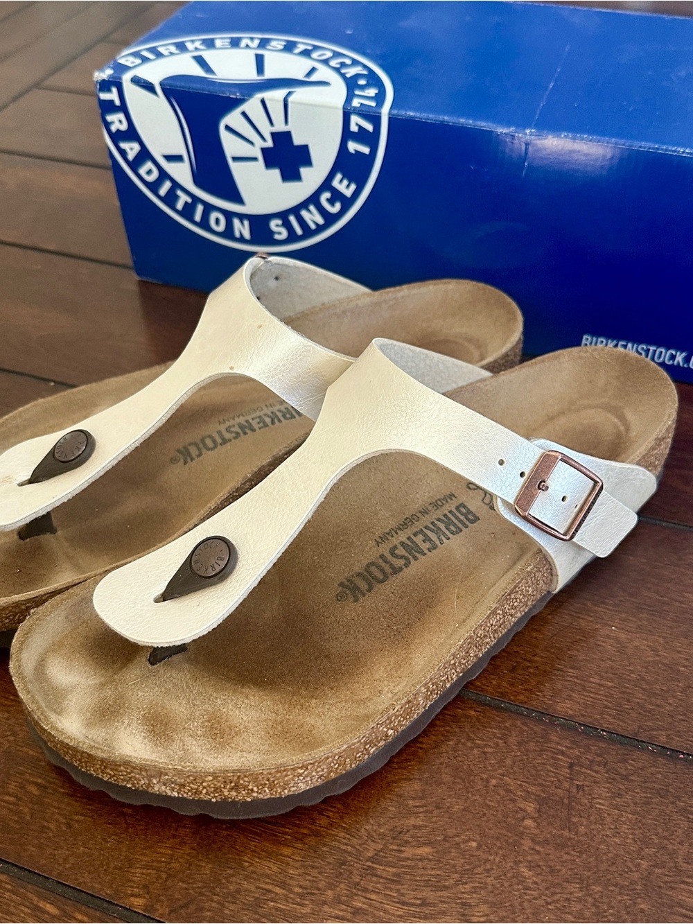 Birkenstock Pearl White Gizeh Leather Thong Sandals - Picture 4 of 11